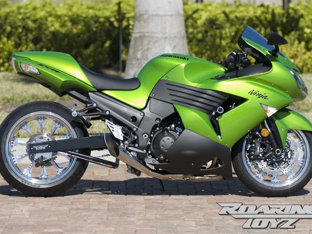 Kawasaki ZX14 with 240 Swingarm Kit in Factory Green