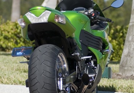 Kawasaki ZX14 with 240 Swingarm Kit in Factory Green | Roaring Toyz