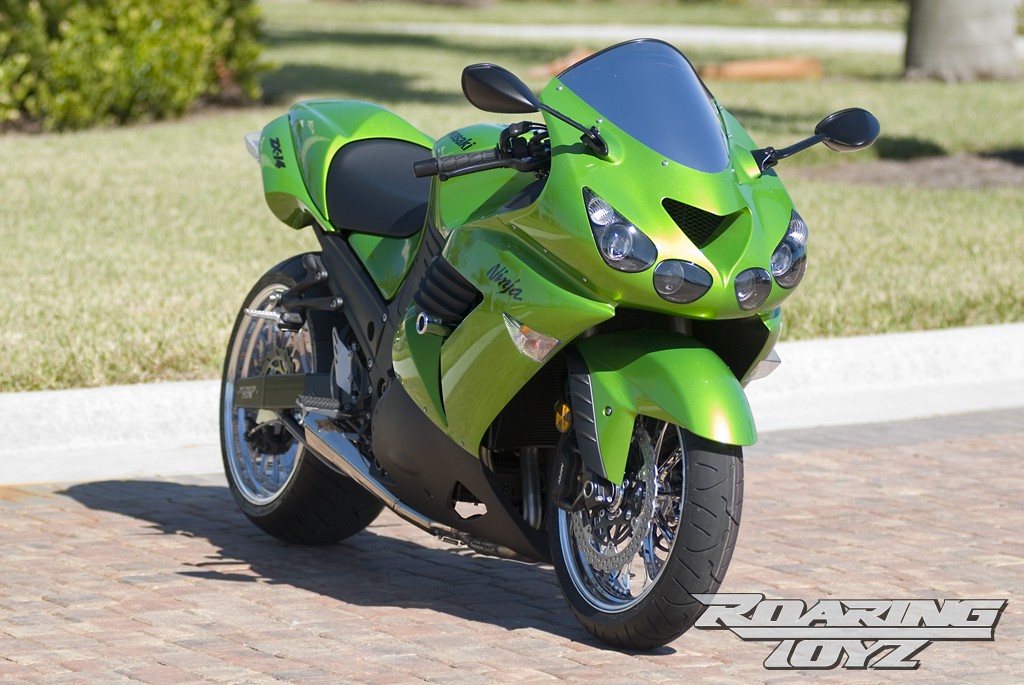 Kawasaki ZX14 with 240 Swingarm Kit in Factory Green | Roaring Toyz