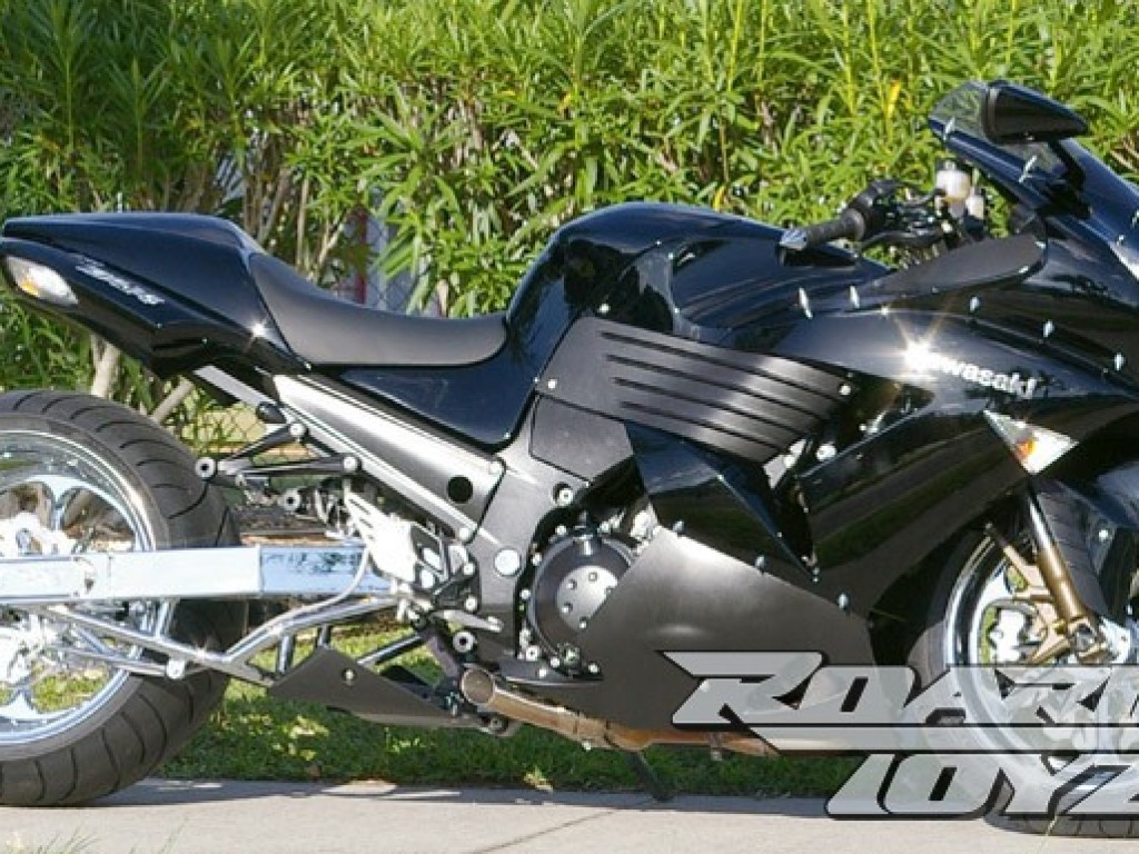 Custom Kawasaki ZX14 with 300 Wide Tire Kit