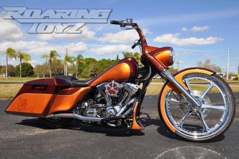 custombaggertouringroadking26wheeltireharleydavidson Roaring