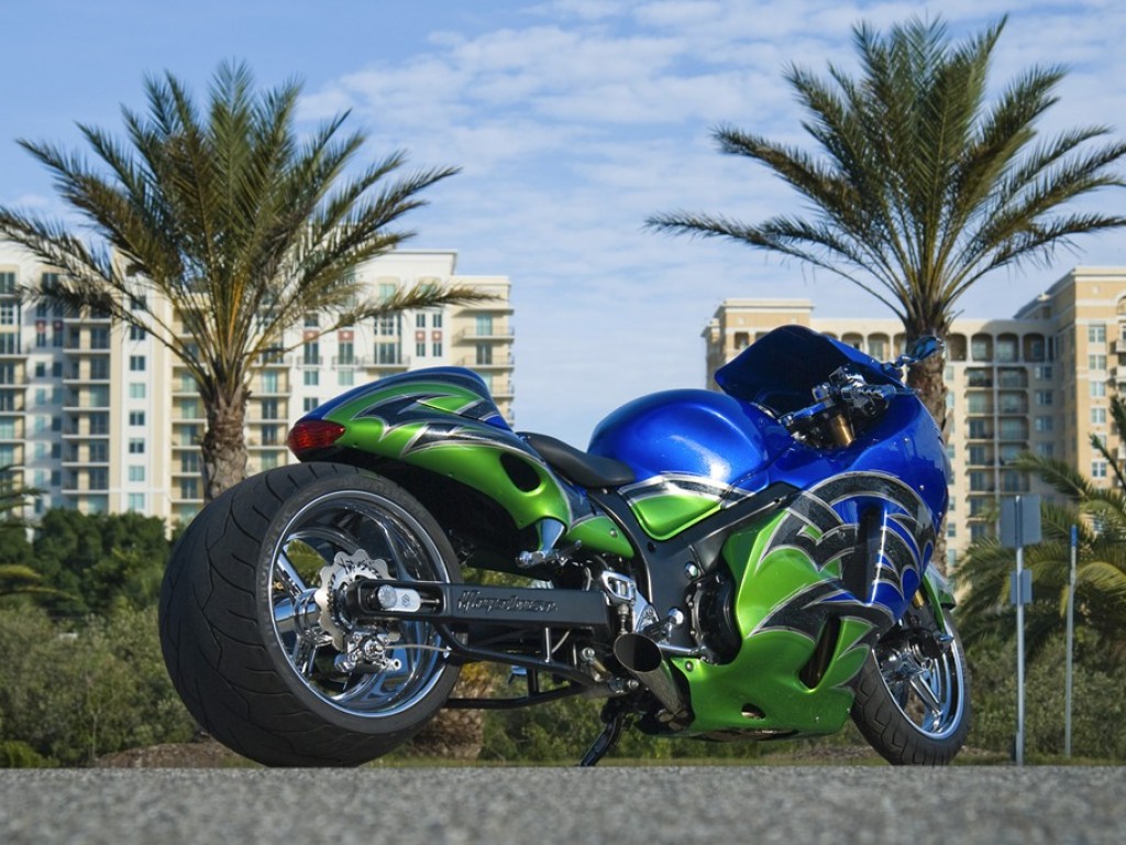 Roaring Toyz Custom ’03 Hayabusa with 360 Wide Tire Swingarm Conversion