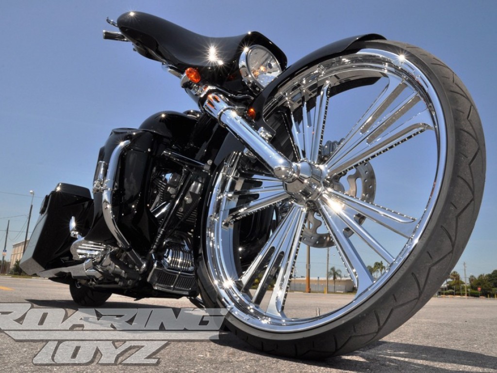 Roaring Toyz Custom 2012 Harley Davidson Street Glide 30in.