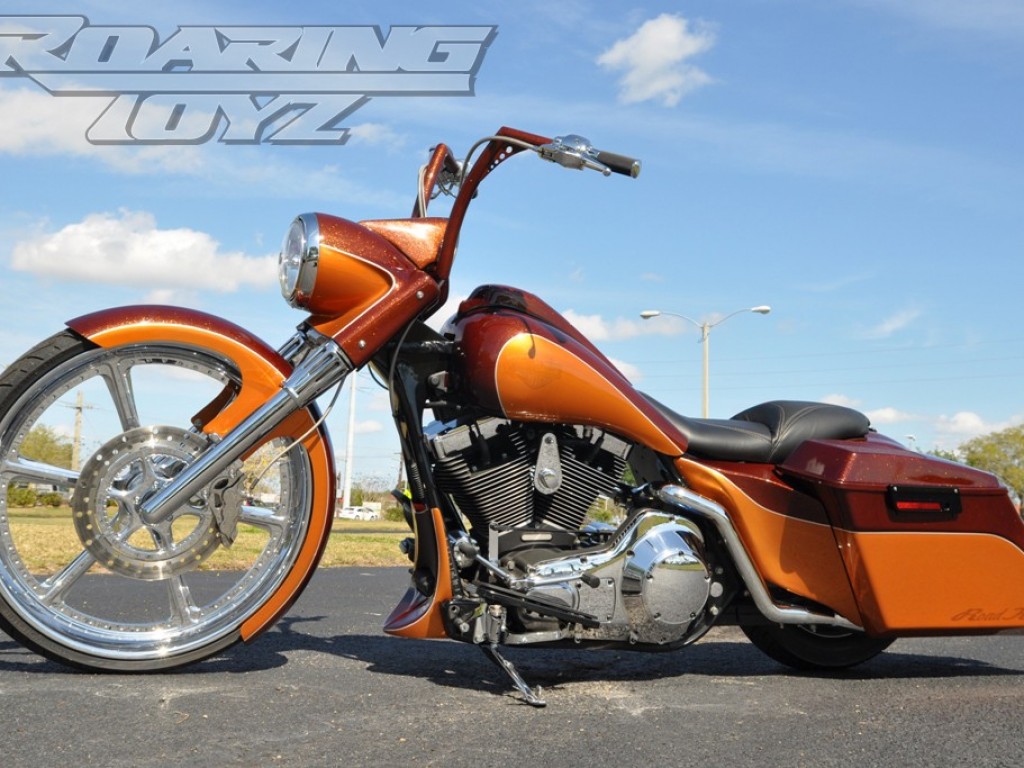 Roaring Toyz Custom Stretched Harley Davidson Road King