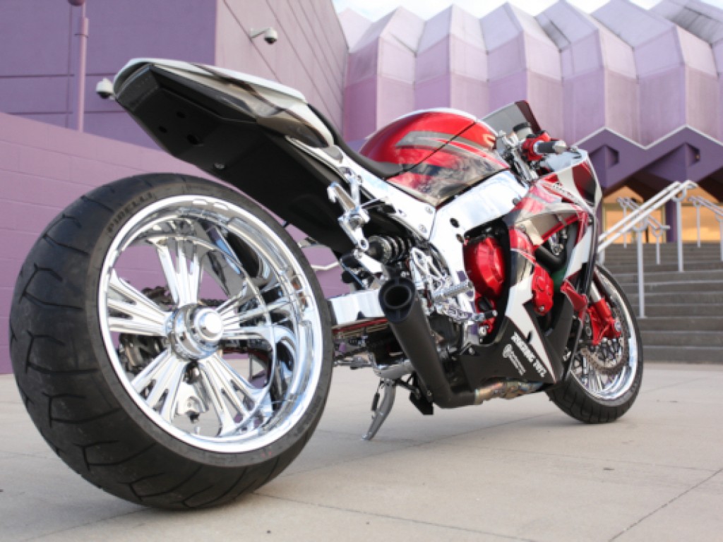 Roaring Toyz Custom Kawasaki ZX10 w/ 240 Single Side Swingarm
