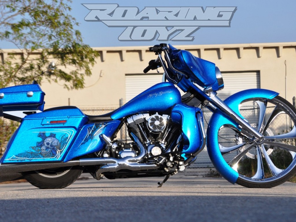 Roaring Toyz Custom Street Glide FLHX 30 in.