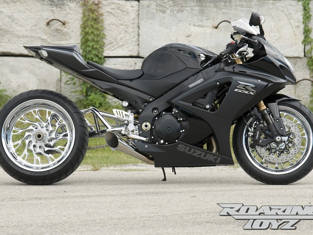 Space Black GSXR 1000 with Custom Single Sided Swingarm